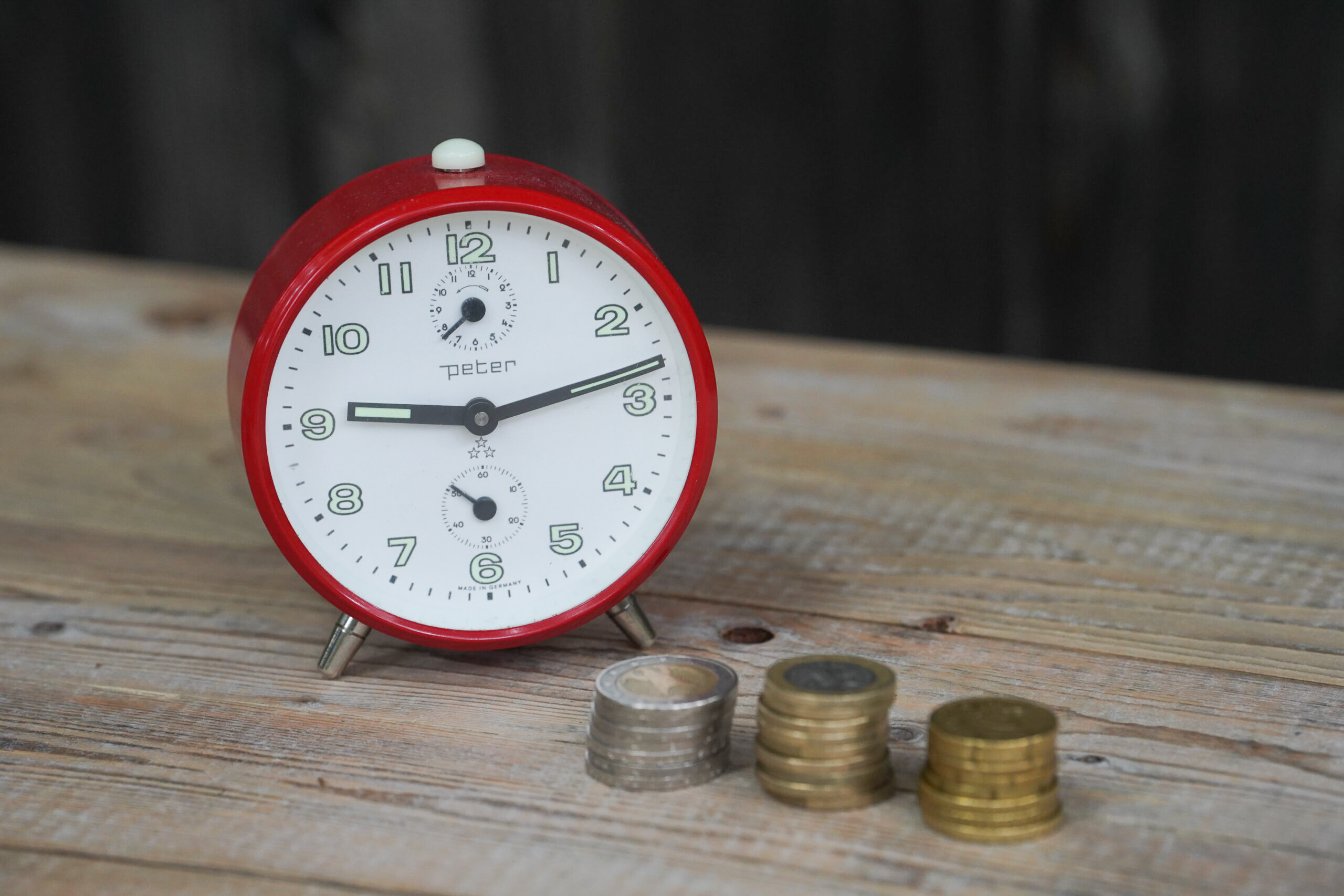 Wecker und Geld
